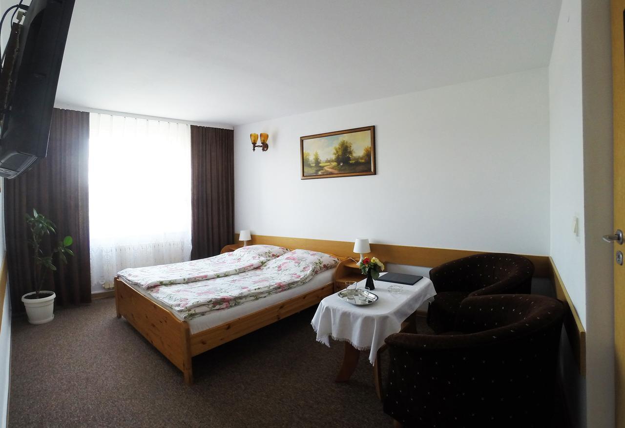 Hotel Kot Siestrzen Екстер'єр фото