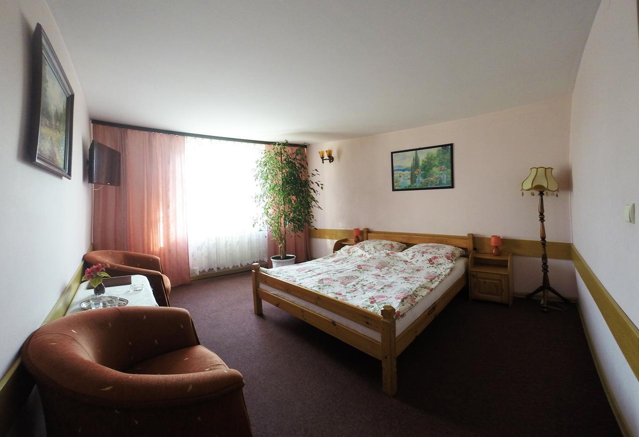 Hotel Kot Siestrzen Екстер'єр фото