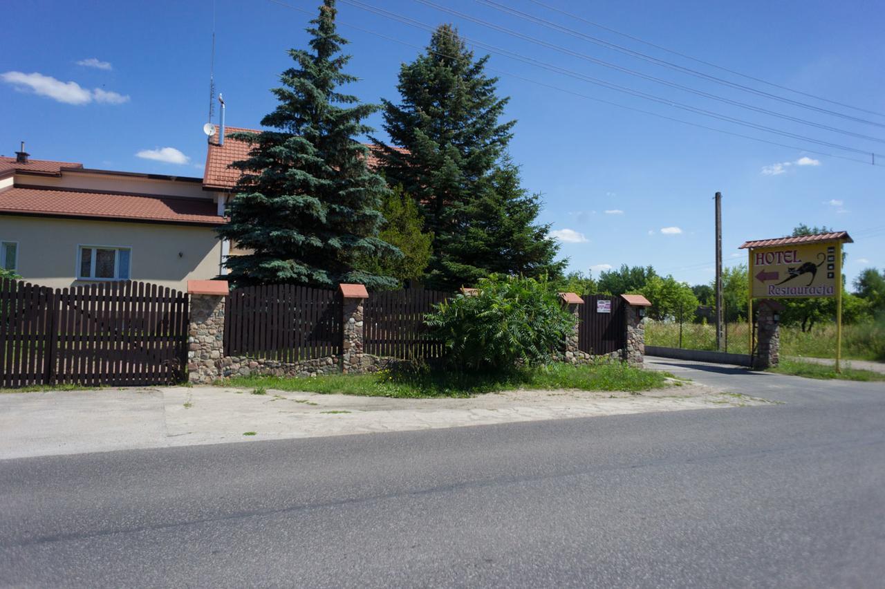 Hotel Kot Siestrzen Екстер'єр фото